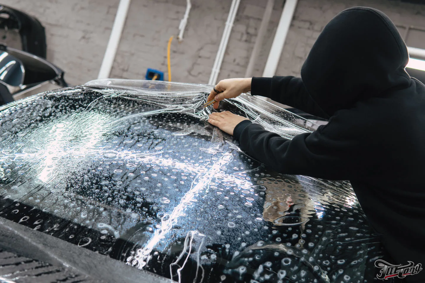 Добавили винилографию и полностью оклеили Li Auto L7 (LiXiang L7) полиуретаном, затонировали шильдики, защитили глянец в салоне, почистили и обработали керамикой кожу